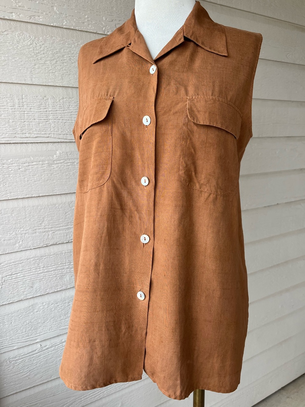 Anne Carson Sleeveless Button-Front Linen Top in Brown Size Medium